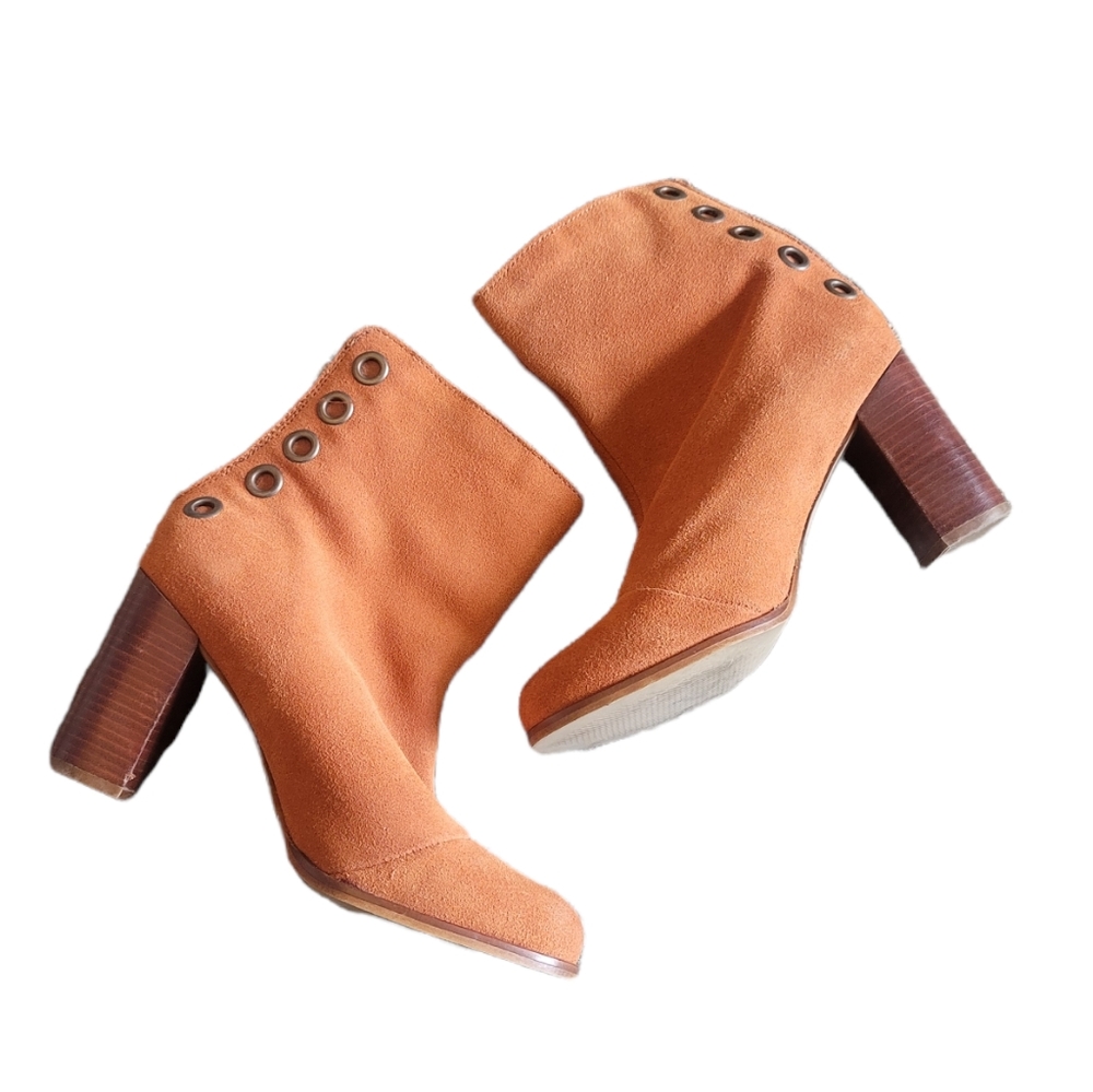 Muse & Cloud Cognac Brown Suede Back Zip Ankle Booties 6